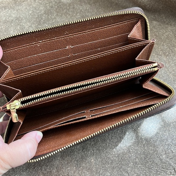 LOUIS VUITTON Zippy Wallet Long Monogram - Picture 10 of 14